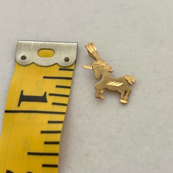 Vintage 10k Solid Gold Yellow Gold Unicorn Necklace Charm Pendant - Picture 6 of 7
